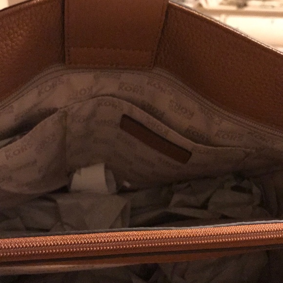 Large Michael Kors bag - Picture 3 of 4
